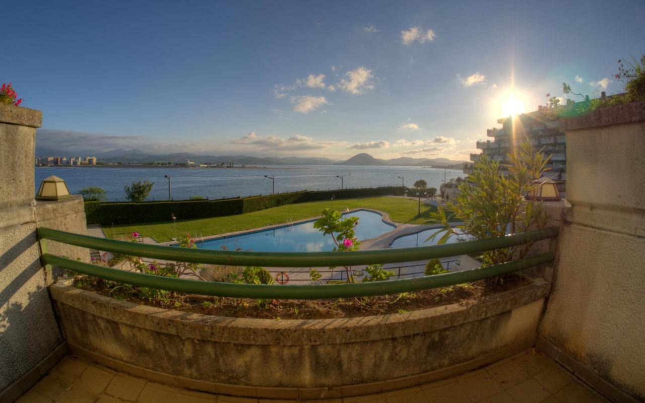 Vistamar. Primera Linea. Bahia De Santona Apartman Kültér fotó